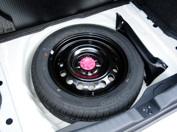 VS YARiS L  2015 1.5E ԄȄӰ